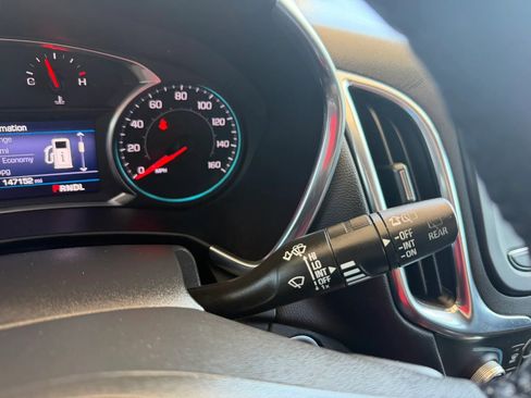 Used 2021 Chevrolet Equinox LT FWD image 14