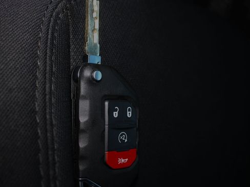 Used 2022 Jeep Gladiator Sport image 35