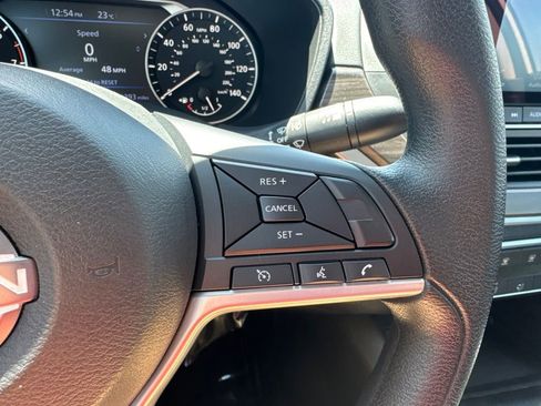 Used 2025 Nissan Altima 2.5 SV FWD image 5