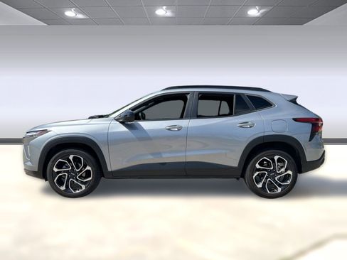 Certified 2025 Chevrolet Trax RS w/ Driver Confidence Package image 2