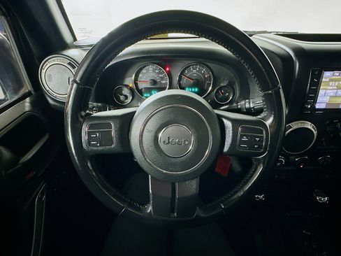 Used 2018 Jeep Wrangler Unlimited Sahara image 11