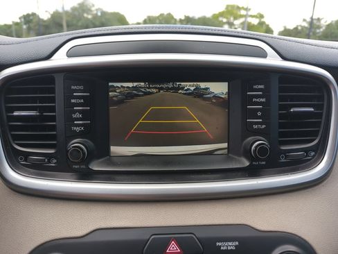 Used 2019 Kia Sorento FWD V6 image 26