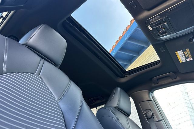 Used 2023 Toyota Highlander XSE AWD/4WD image 22