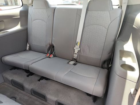 Used 2016 GMC Acadia SLE FWD image 29
