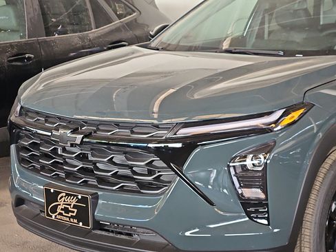 New 2026 Chevrolet Trax LT w/ Driver Confidence Package FWD image 2