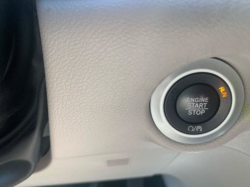Used 2017 Chrysler Pacifica LX FWD image 20