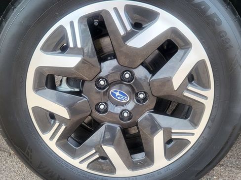 Used 2025 Subaru Forester Premium AWD/4WD image 17