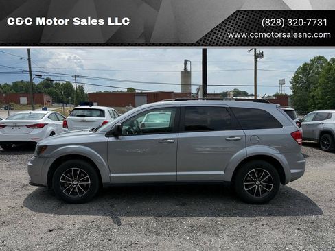 Used 2017 Dodge Journey SE w/ Flexible Seating Group FWD image 1