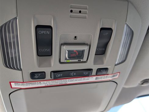 Used 2020 Toyota Highlander Limited image 12