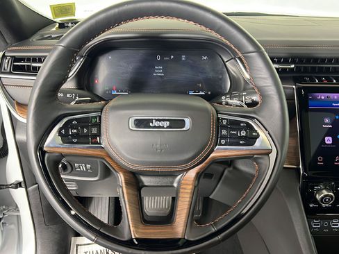 Used 2025 Jeep Grand Cherokee Summit w/ MOPAR Finishing Package AWD/4WD image 28