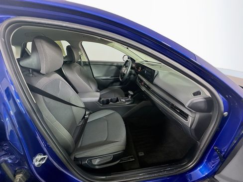 Used 2025 Kia K4 LXS image 32