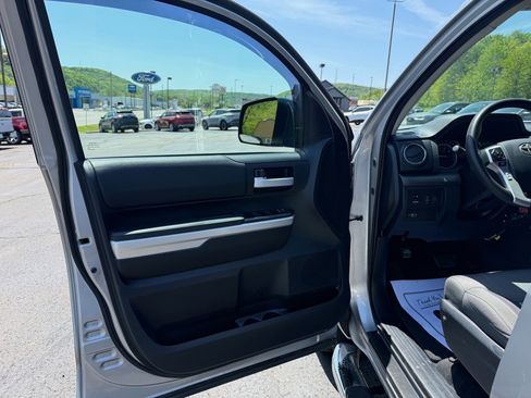 Used 2015 Toyota Tundra SR5 AWD/4WD image 8