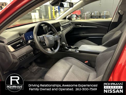 Used 2025 Toyota Camry LE image 4