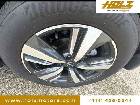 Used 2024 Nissan Rogue SL image 32