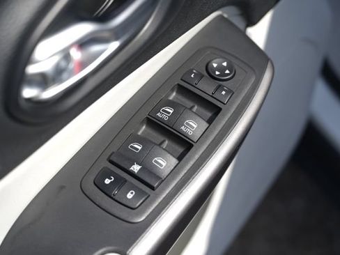 Used 2021 Jeep Cherokee Latitude Plus AWD/4WD image 21