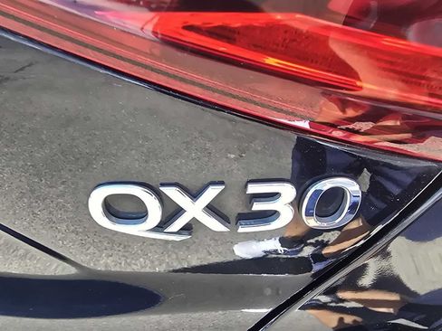 Used 2018 INFINITI QX30 Premium w/ Navigation Package AWD/4WD image 22