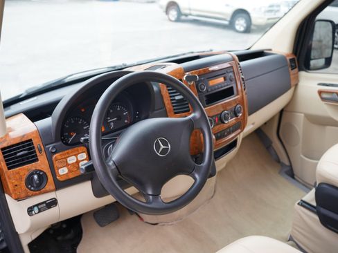 Used 2013 Mercedes-Benz Sprinter 2500 image 11