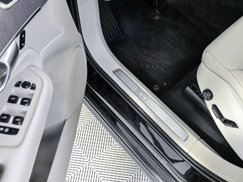 Used 2023 Volvo XC90 B5 Plus w/ Protection Package Premier image 9