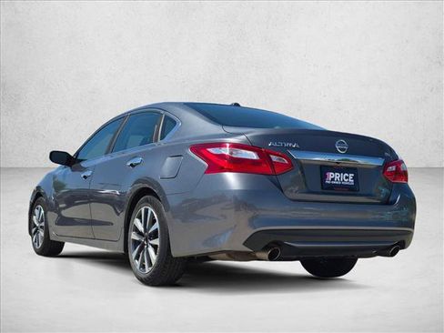 Used 2017 Nissan Altima 2.5 SV FWD image 7