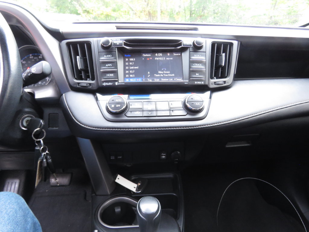 Used 2017 Toyota RAV4 XLE w/ Carpet Mat Package AWD/4WD image 25