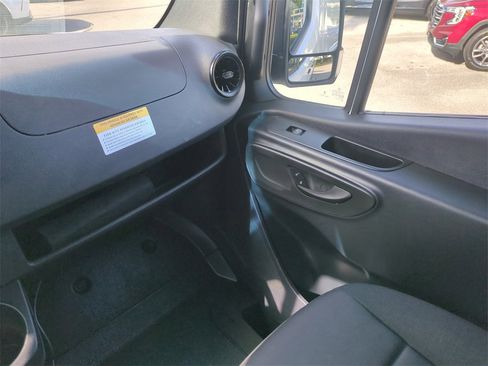 Used 2024 Mercedes-Benz Sprinter 2500 image 19
