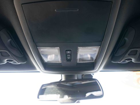 Used 2015 Dodge Challenger SXT image 17