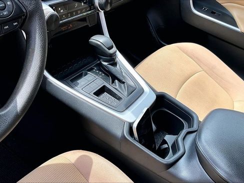 Used 2019 Toyota RAV4 LE FWD image 14