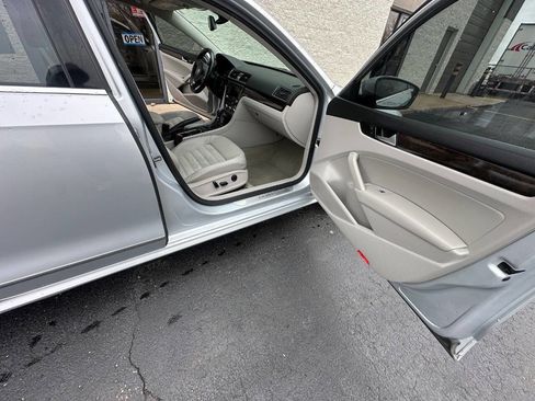 Used 2014 Volkswagen Passat TDI SEL Premium image 17