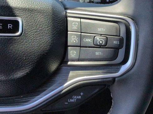 Used 2024 Jeep Wagoneer L Series II image 31