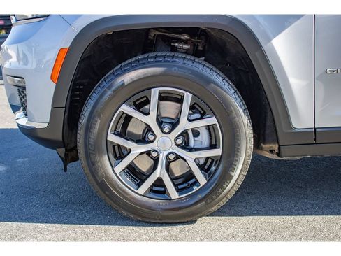 Used 2024 Jeep Grand Cherokee L Limited AWD/4WD image 5