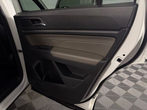 Used 2021 Volkswagen Atlas Cross Sport SE w/ 20" Black Wheels Package image 29