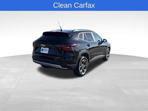 Used 2025 Chevrolet Trax LT w/ LT Convenience Package FWD image 5