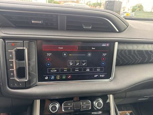 Used 2021 GMC Yukon Denali w/ Denali Premium Package AWD/4WD image 16