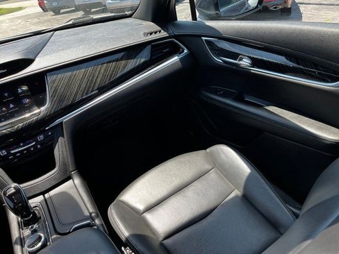 Used 2022 Cadillac XT6 Premium Luxury image 16