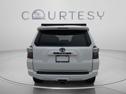 Used 2019 Toyota 4Runner SR5 AWD/4WD image 4