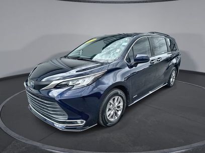 Used 2021 Toyota Sienna XLE