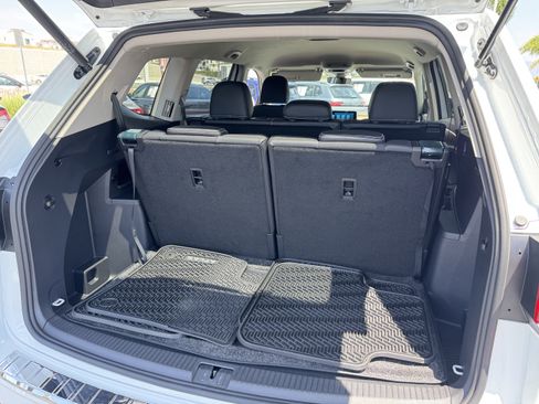 Certified 2025 Volkswagen Atlas SE FWD image 37