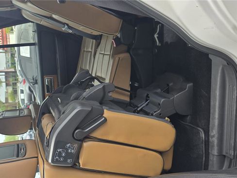 Used 2013 Lincoln Navigator 2WD image 17
