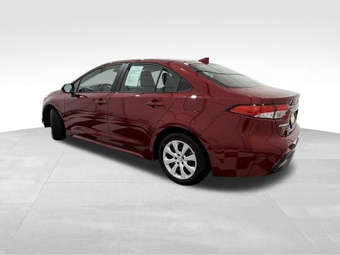 Used 2025 Toyota Corolla LE image 2