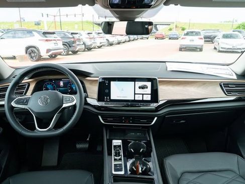 New 2026 Volkswagen Atlas SE FWD image 31