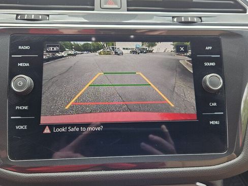 Used 2024 Volkswagen Tiguan SE FWD image 24