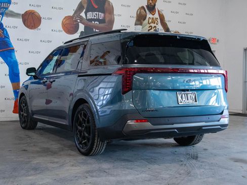 Used 2025 Kia Carnival SX Prestige image 24