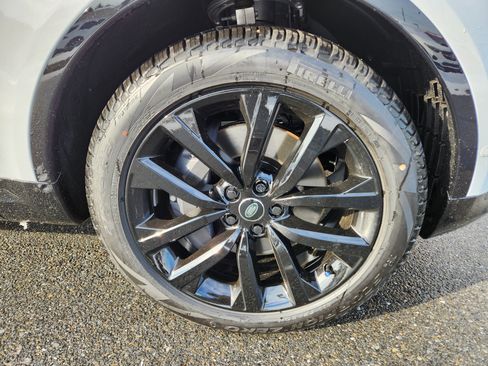 New 2026 Land Rover Discovery Limited Edition image 7