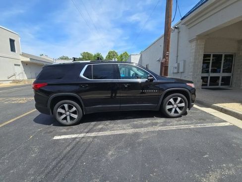 Used 2018 Chevrolet Traverse LT FWD image 2