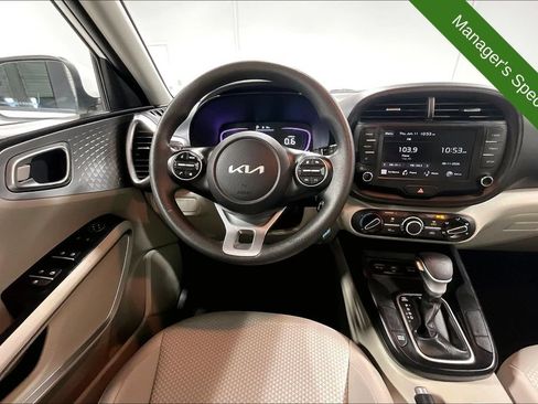 Used 2025 Kia Soul LX w/ LX Technology Package FWD image 6