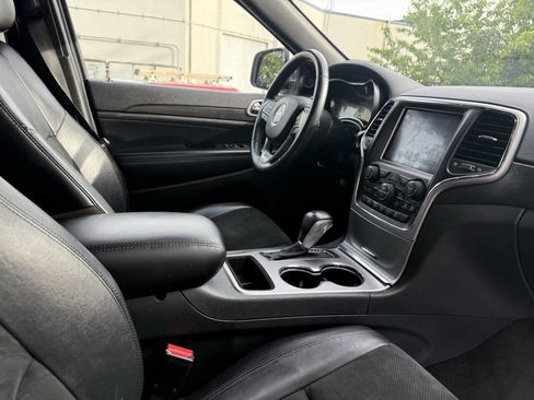 Used 2018 Jeep Grand Cherokee Altitude AWD/4WD image 14