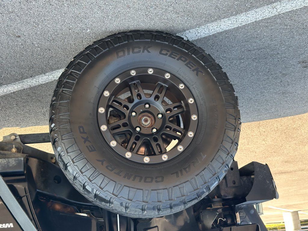 Used 2018 Jeep Wrangler Sport w/ Connectivity Group AWD/4WD image 10
