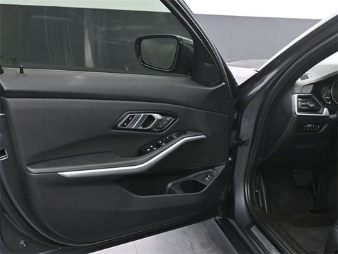 Used 2020 BMW 330i Sedan w/ Convenience Package image 17