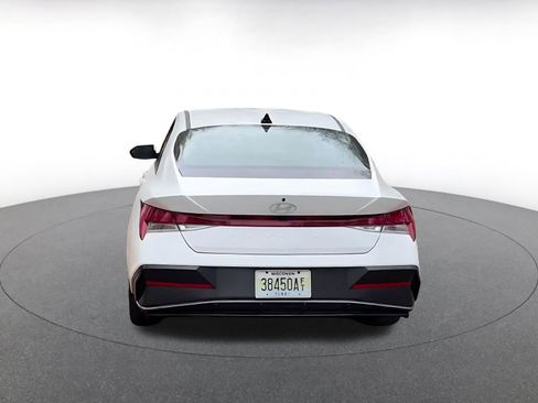 Used 2025 Hyundai Elantra SEL image 12