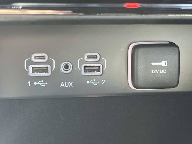 Used 2022 Jeep Grand Cherokee Overland AWD/4WD image 43